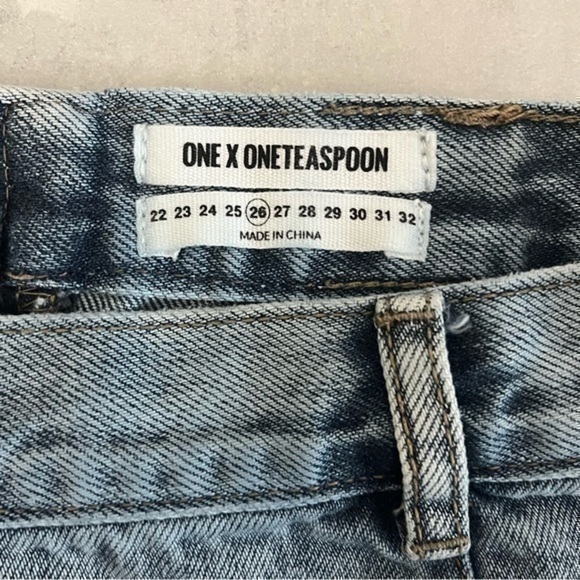 3/$30 _ ONE TEASPOON | Destroyed Mini jean Skirt Vixen High Waist light sz 26 - Picture 3 of 6